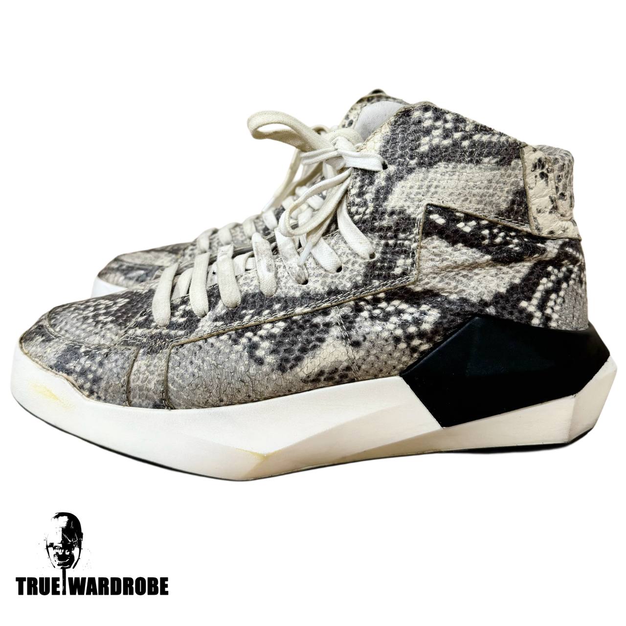 Cinza Araia Platform Snakeskin Python Leather Sneakers